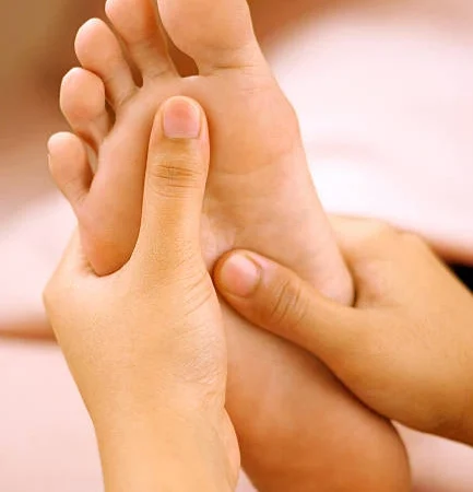 Entspannung und Wohlbefinden durch Fußreflexzonenmassage